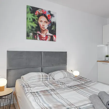 Andersena 190 B - 12 Pietro - 10 Min Cmkp - 5 Min Metro - 15 Min Centrum