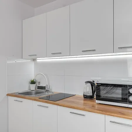 Andersena 190 B - 12 Pietro - 10 Min Cmkp - 5 Min Metro - 15 Min Centrum