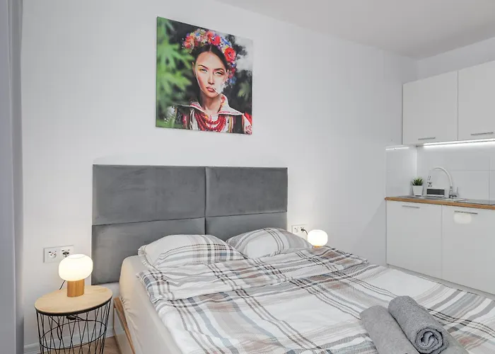 Andersena 190 B - 12 Pietro - 10 Min Cmkp - 5 Min Metro - 15 Min Centrum